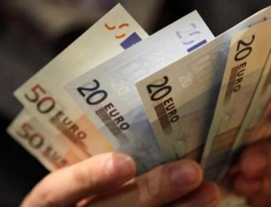 Οι πρώτοι 18 πυρόπληκτοι πήραν το επίδομα των 5.000 ευρώ